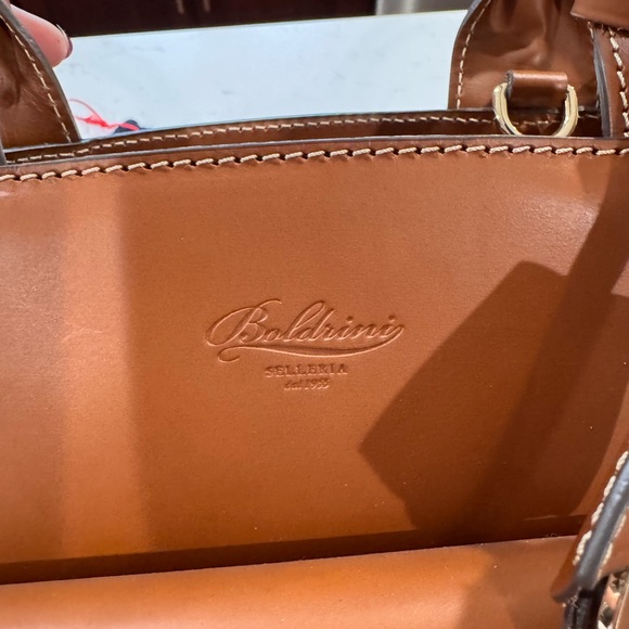 Chic Tan Leather Satchel - Picture 2 of 8